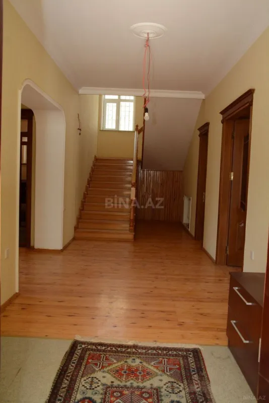 Satılır 8 otaqlı həyət evi 290 m²