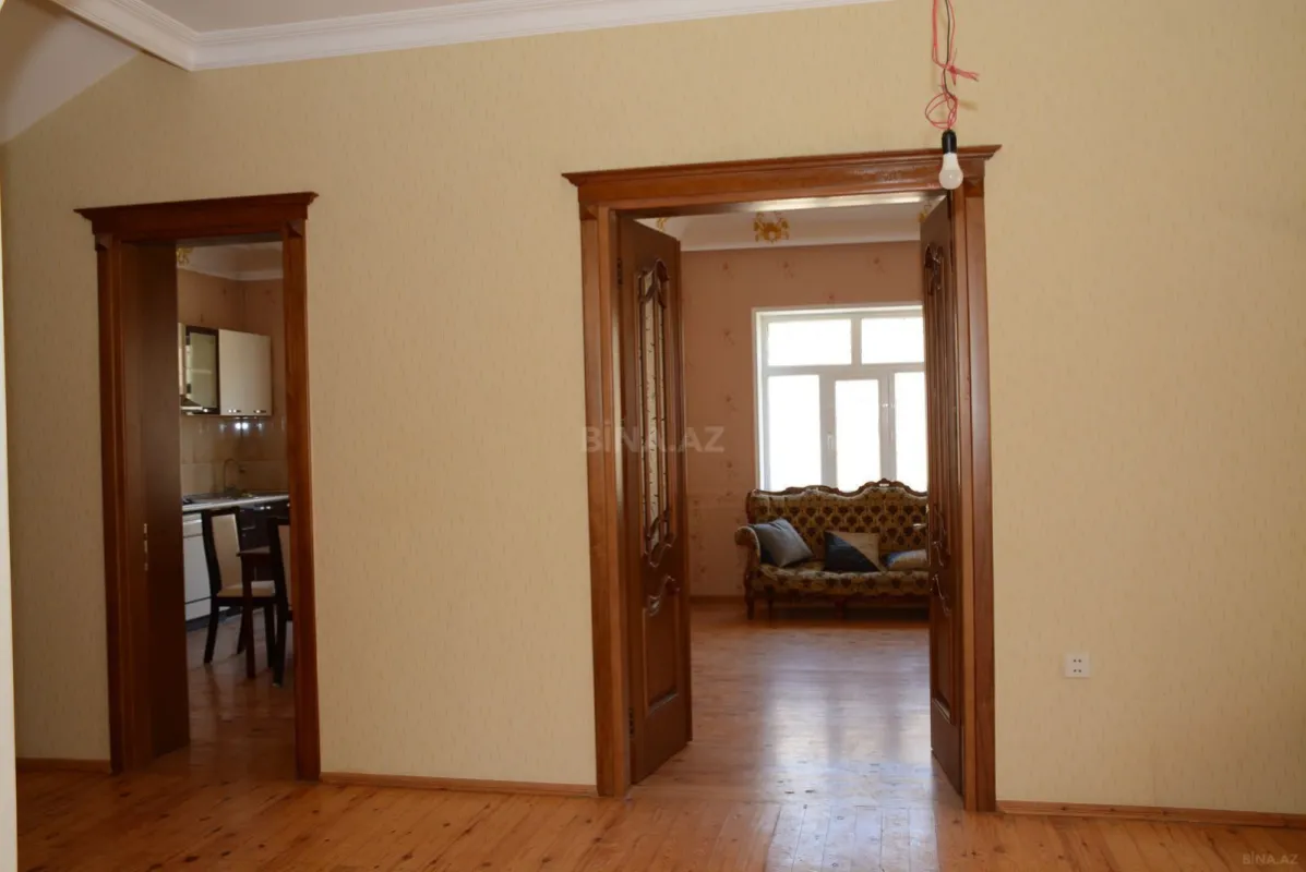 Satılır 8 otaqlı həyət evi 290 m²