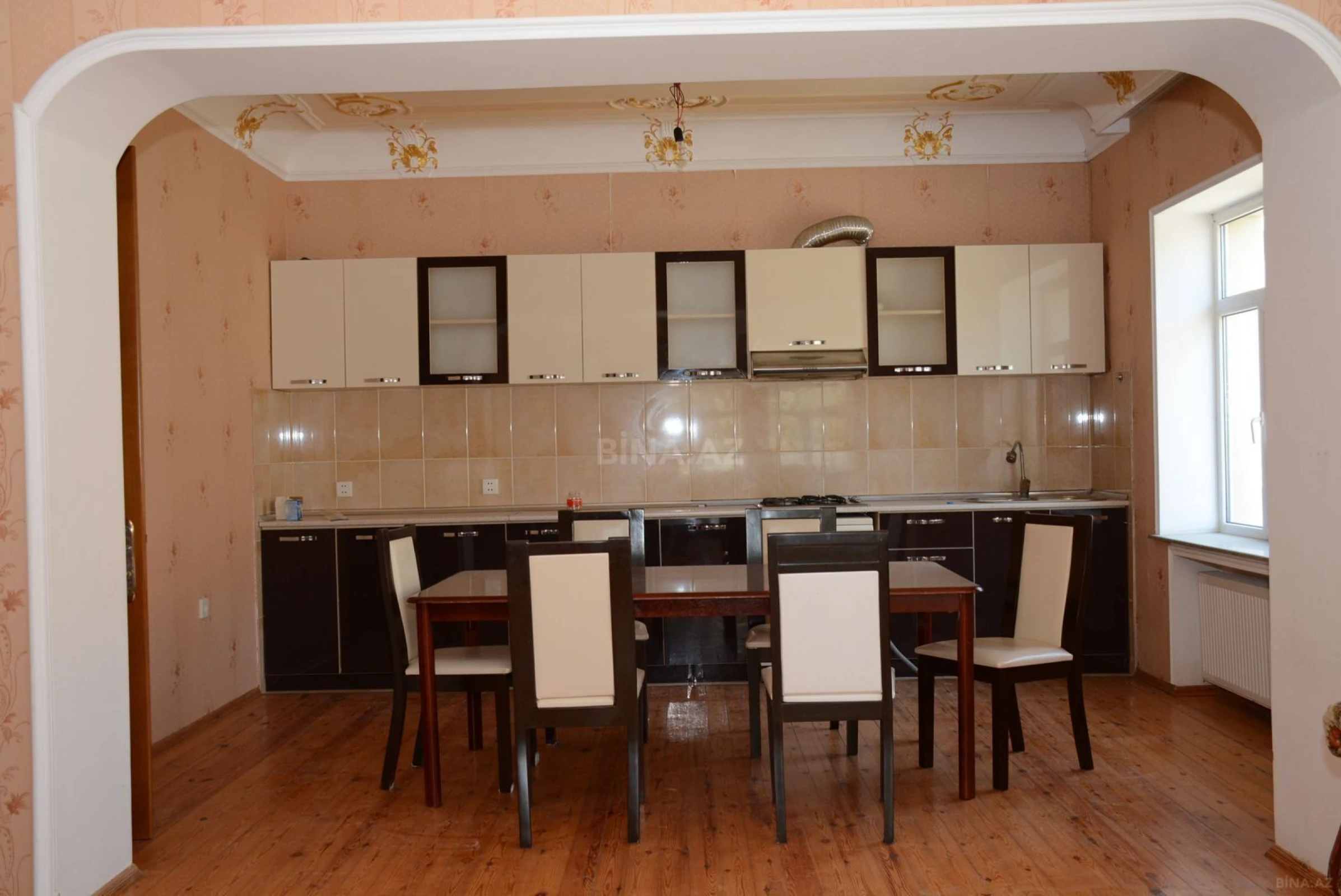 Satılır 8 otaqlı həyət evi 290 m²