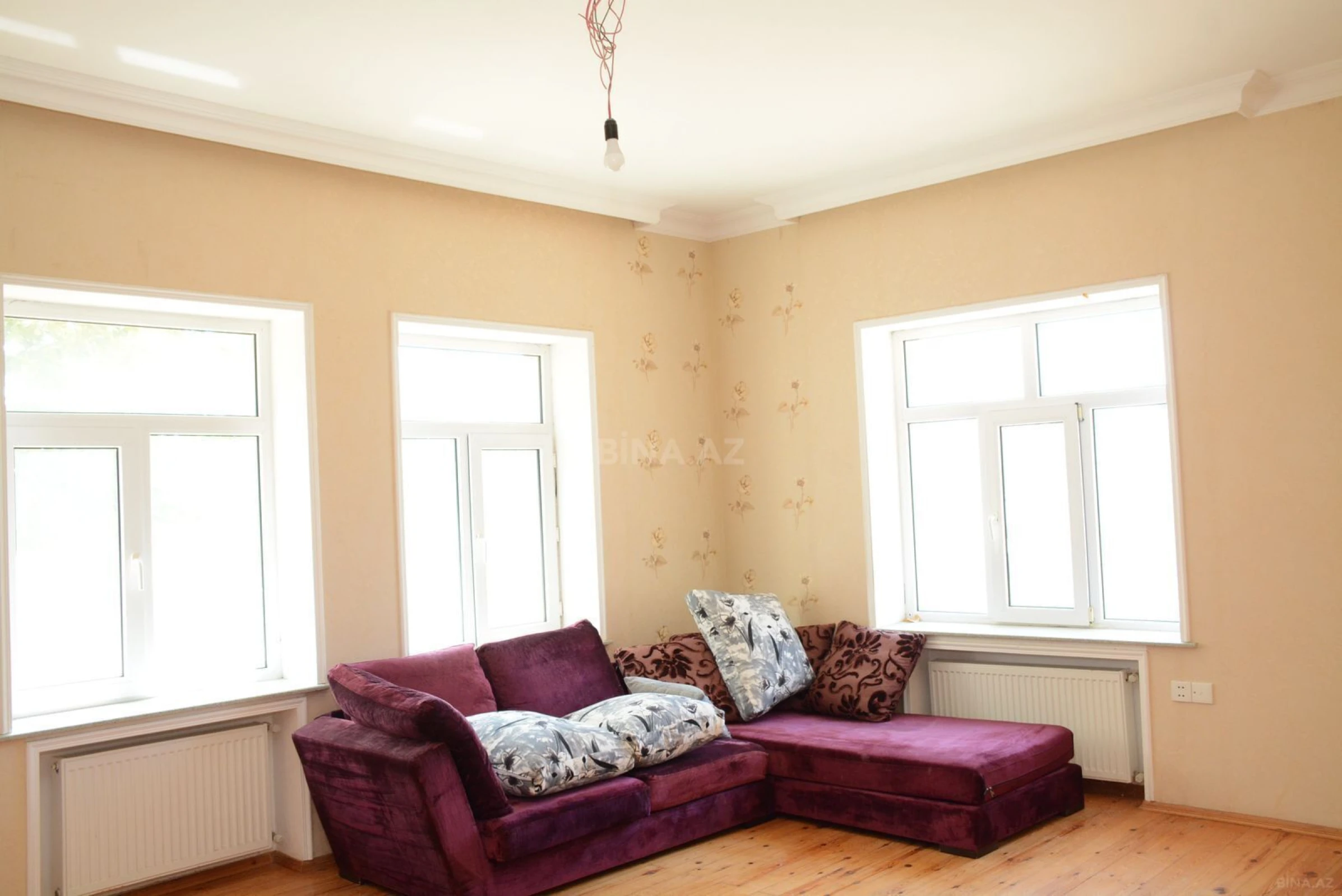 Satılır 8 otaqlı həyət evi 290 m²