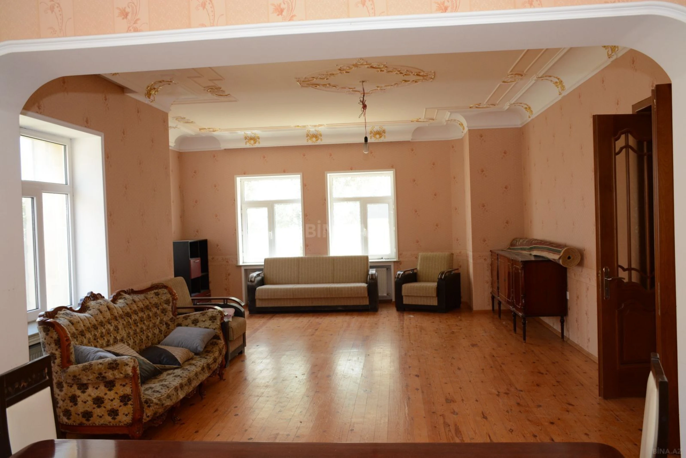Satılır 8 otaqlı həyət evi 290 m²