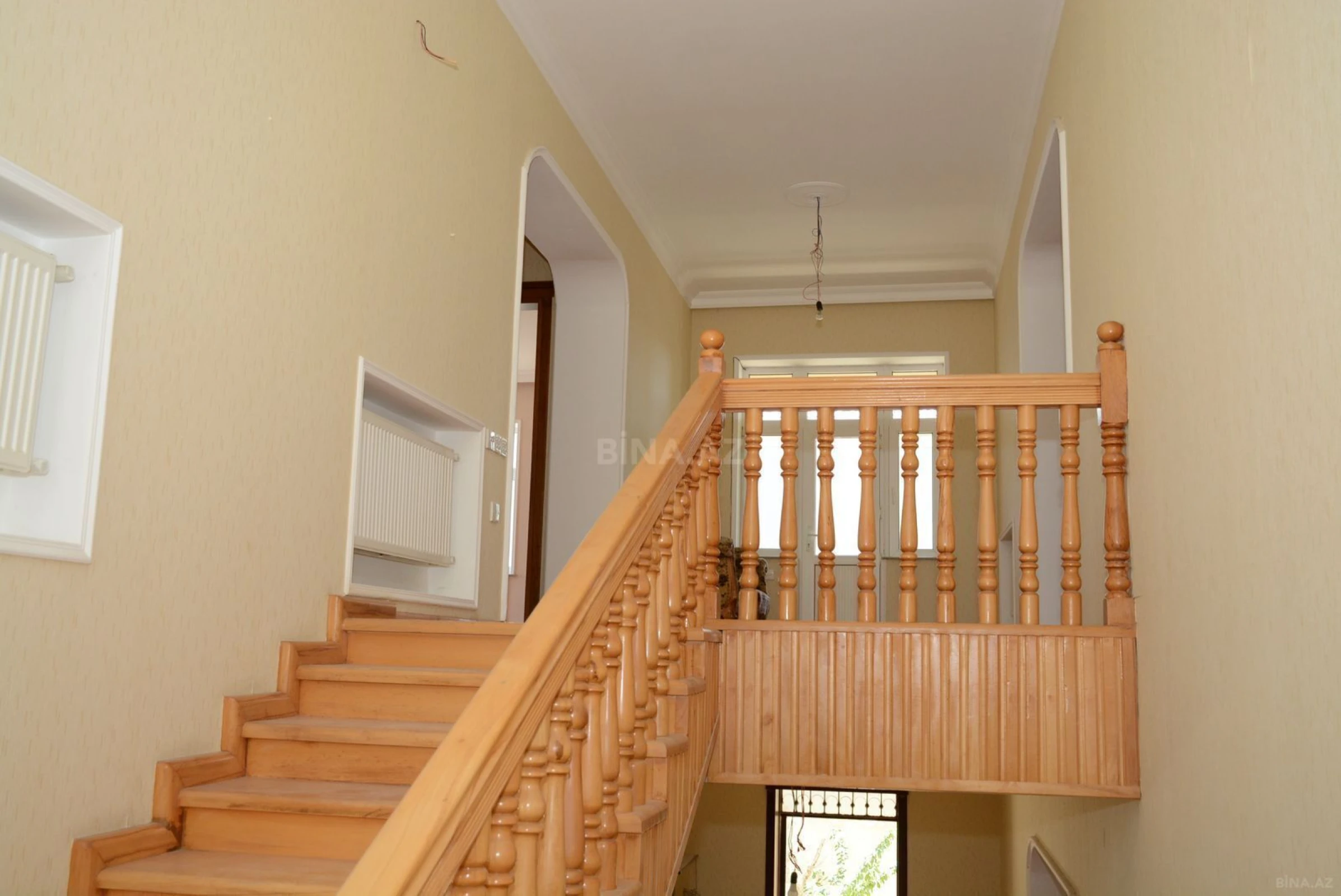 Satılır 8 otaqlı həyət evi 290 m²