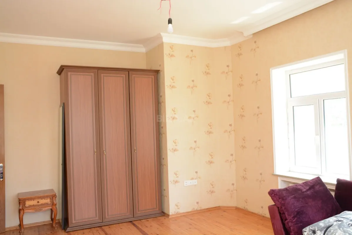 Satılır 8 otaqlı həyət evi 290 m²
