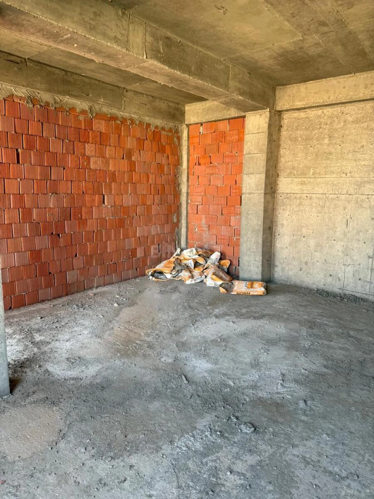 Satılır 2 otaqlı mənzil 86 m²