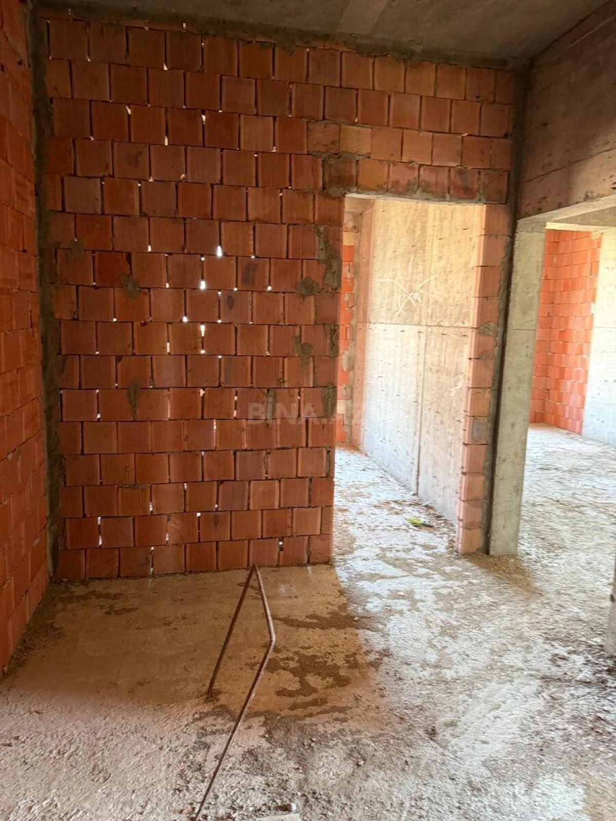 Satılır 2 otaqlı mənzil 86 m²