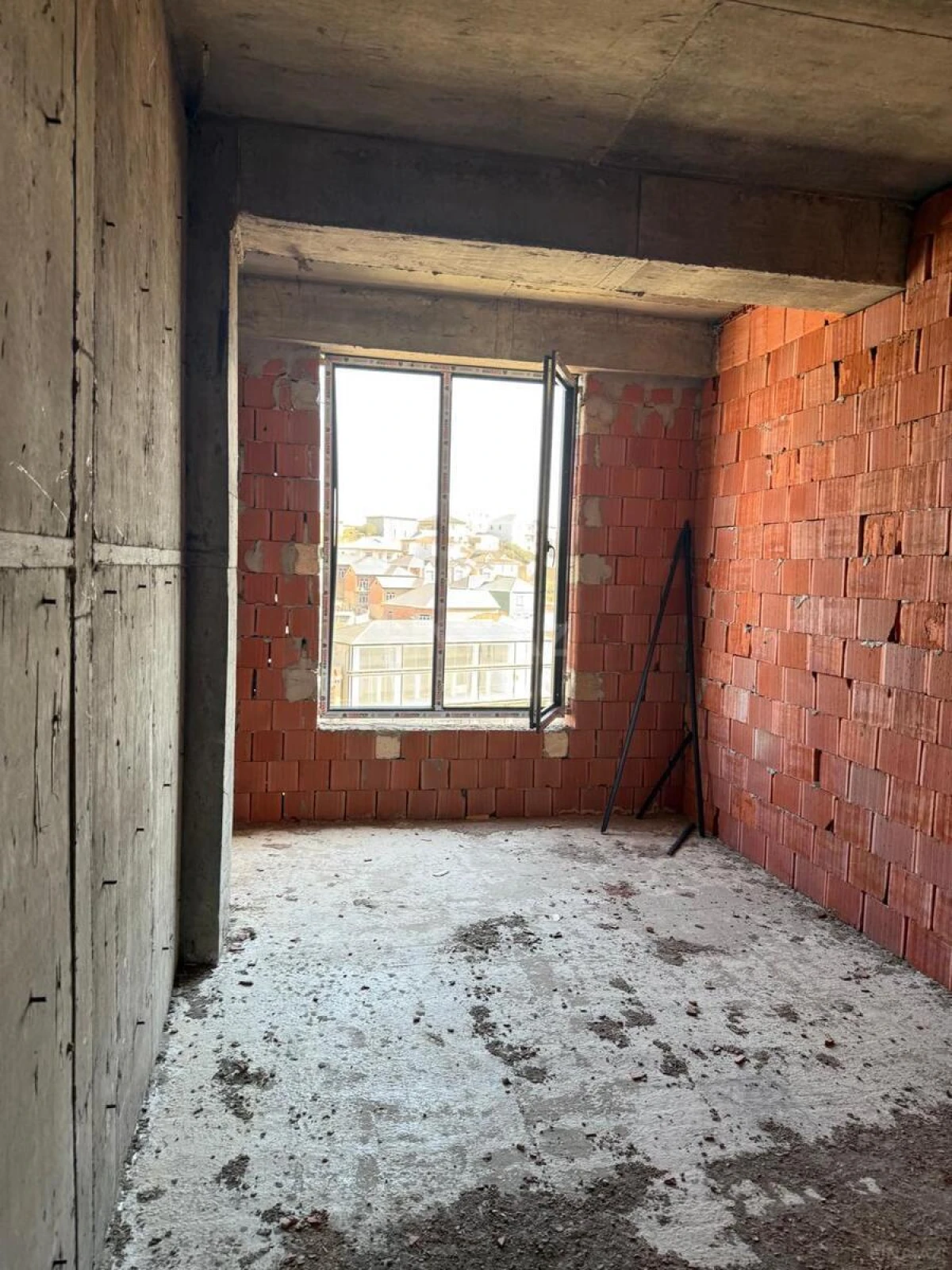 Satılır 2 otaqlı mənzil 86 m²