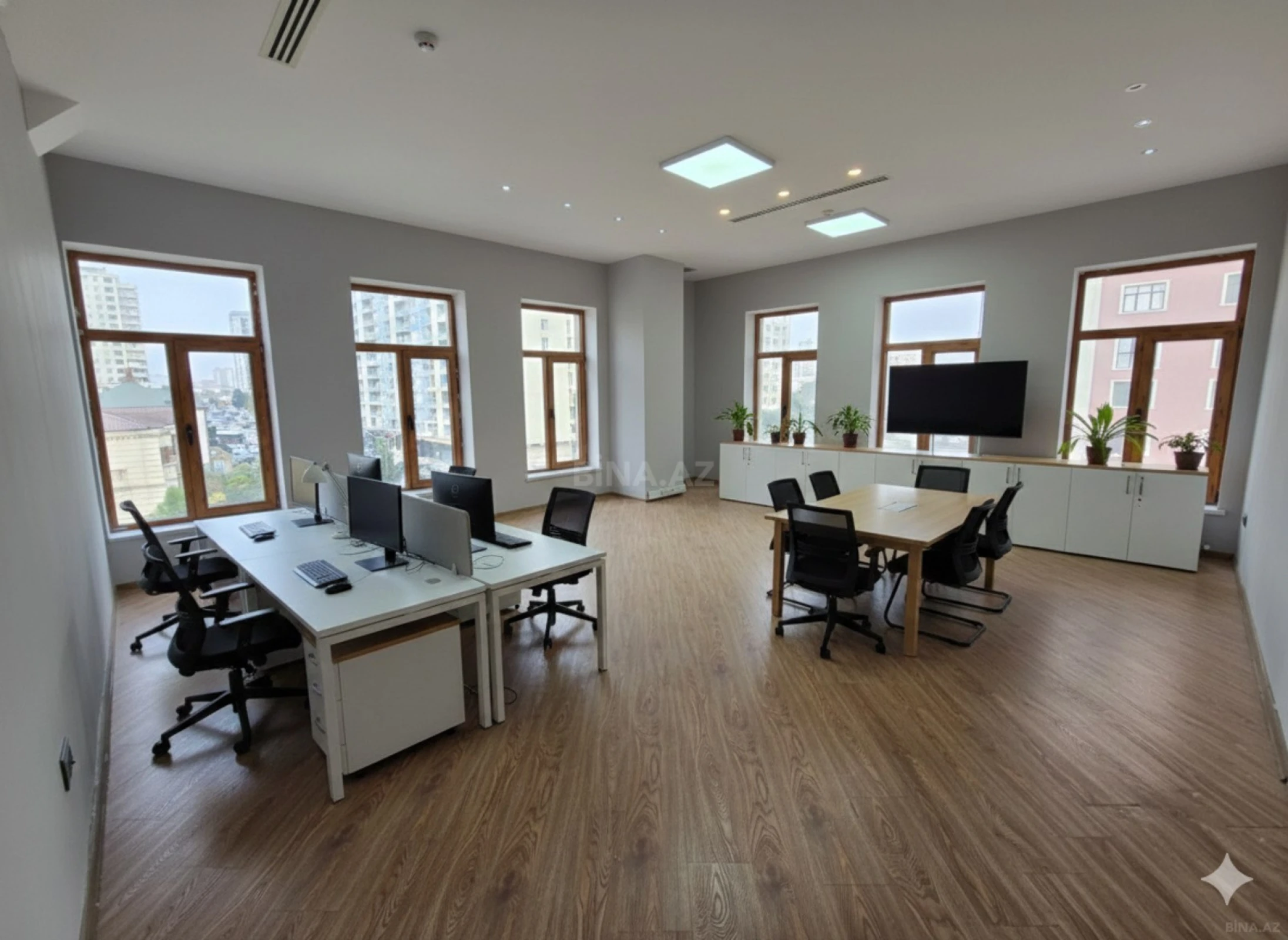Kirayə verilir 5 otaqlı ofis 202 m²