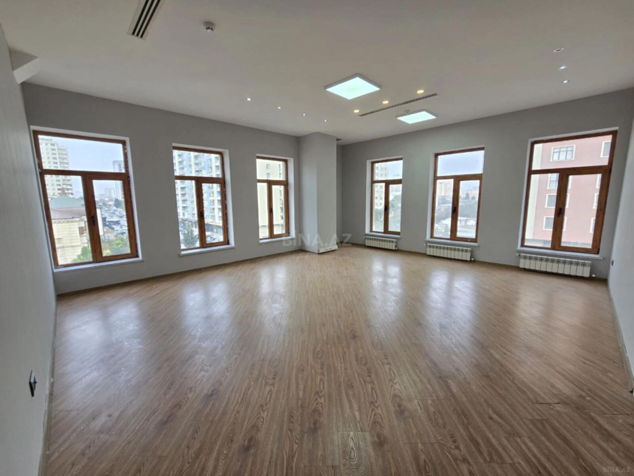 Kirayə verilir 5 otaqlı ofis 202 m²