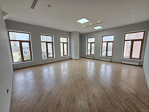 Kirayə verilir 5 otaqlı ofis 202 m²