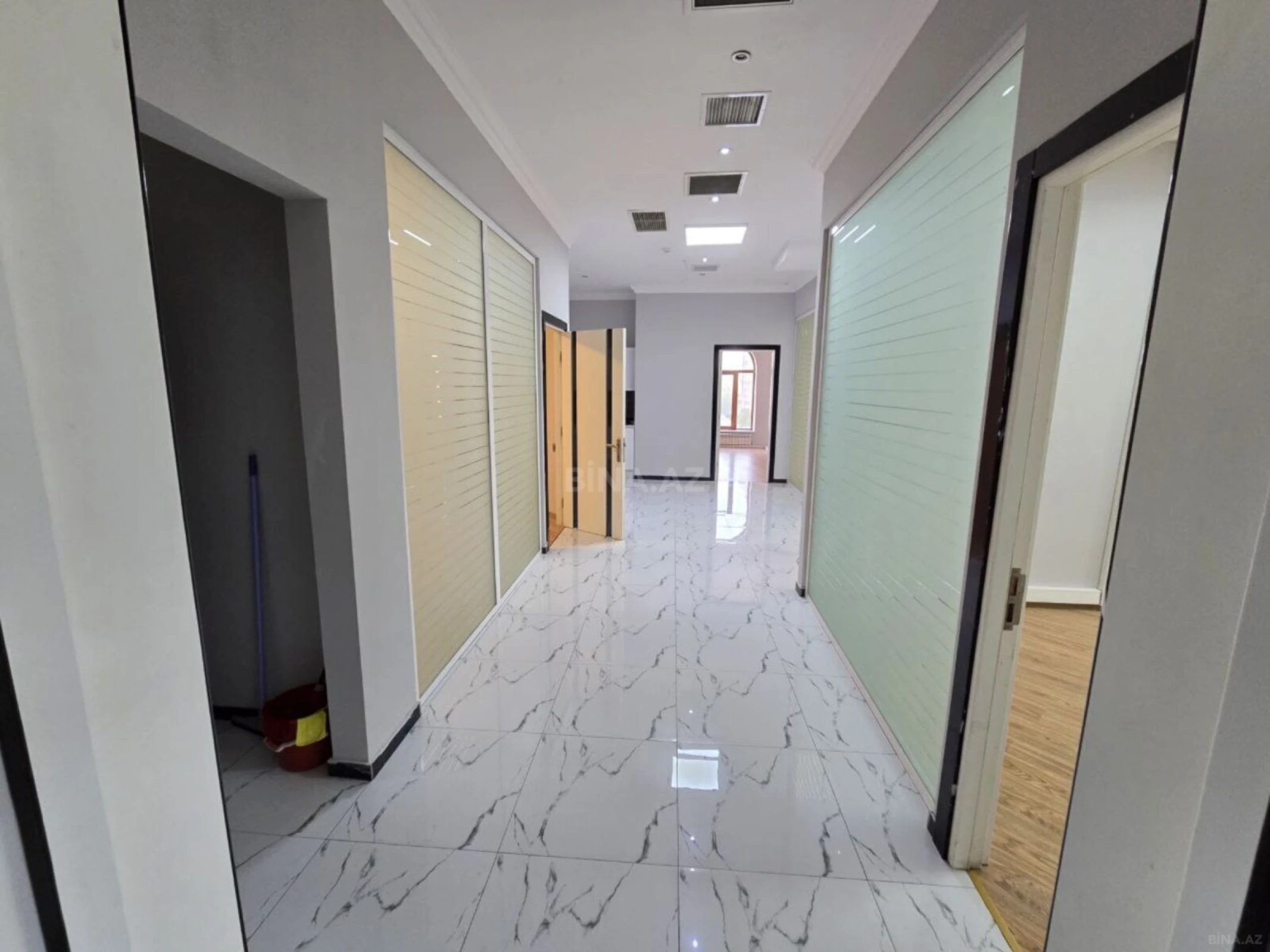 Kirayə verilir 5 otaqlı ofis 202 m²