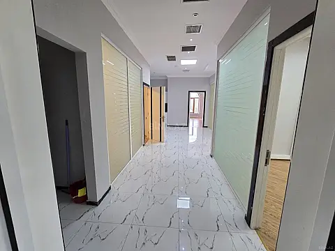 Kirayə verilir 5 otaqlı ofis 202 m²