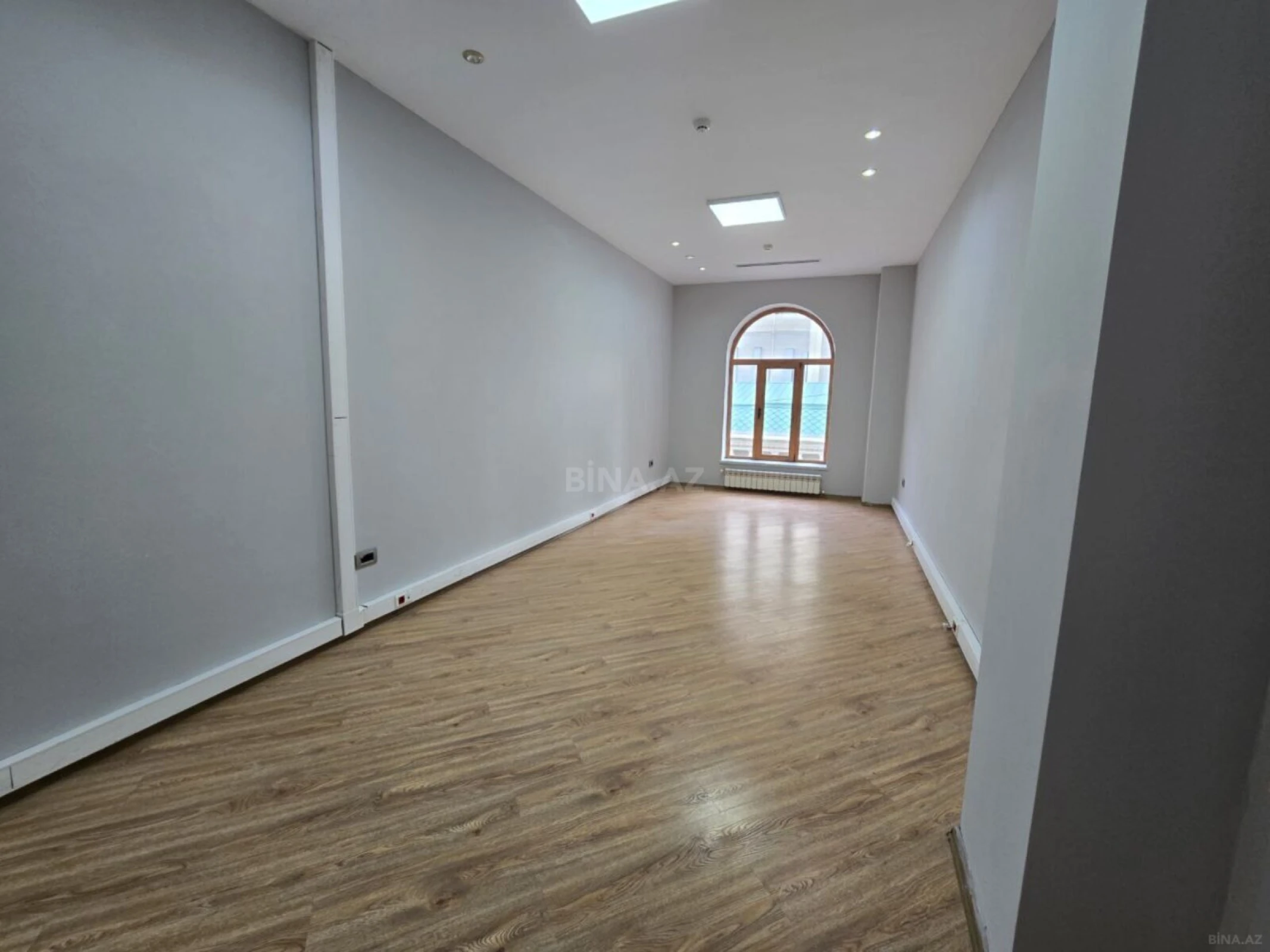 Kirayə verilir 5 otaqlı ofis 202 m²