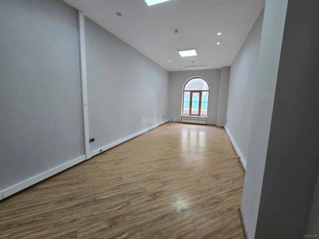 Kirayə verilir 5 otaqlı ofis 202 m²