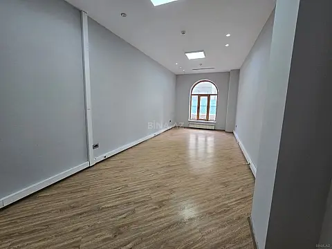 Kirayə verilir 5 otaqlı ofis 202 m²