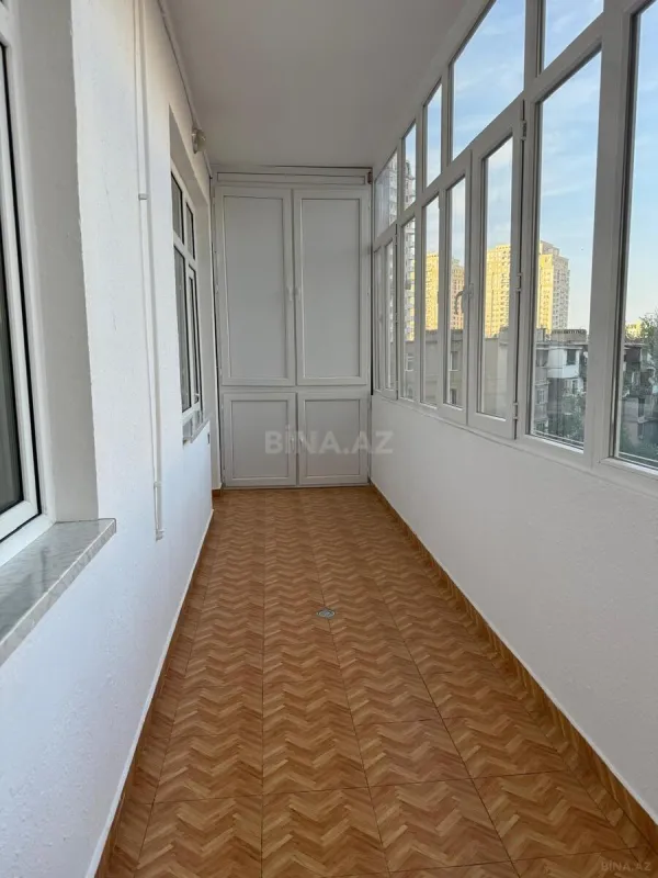 Satılır 3 otaqlı mənzil 122 m²