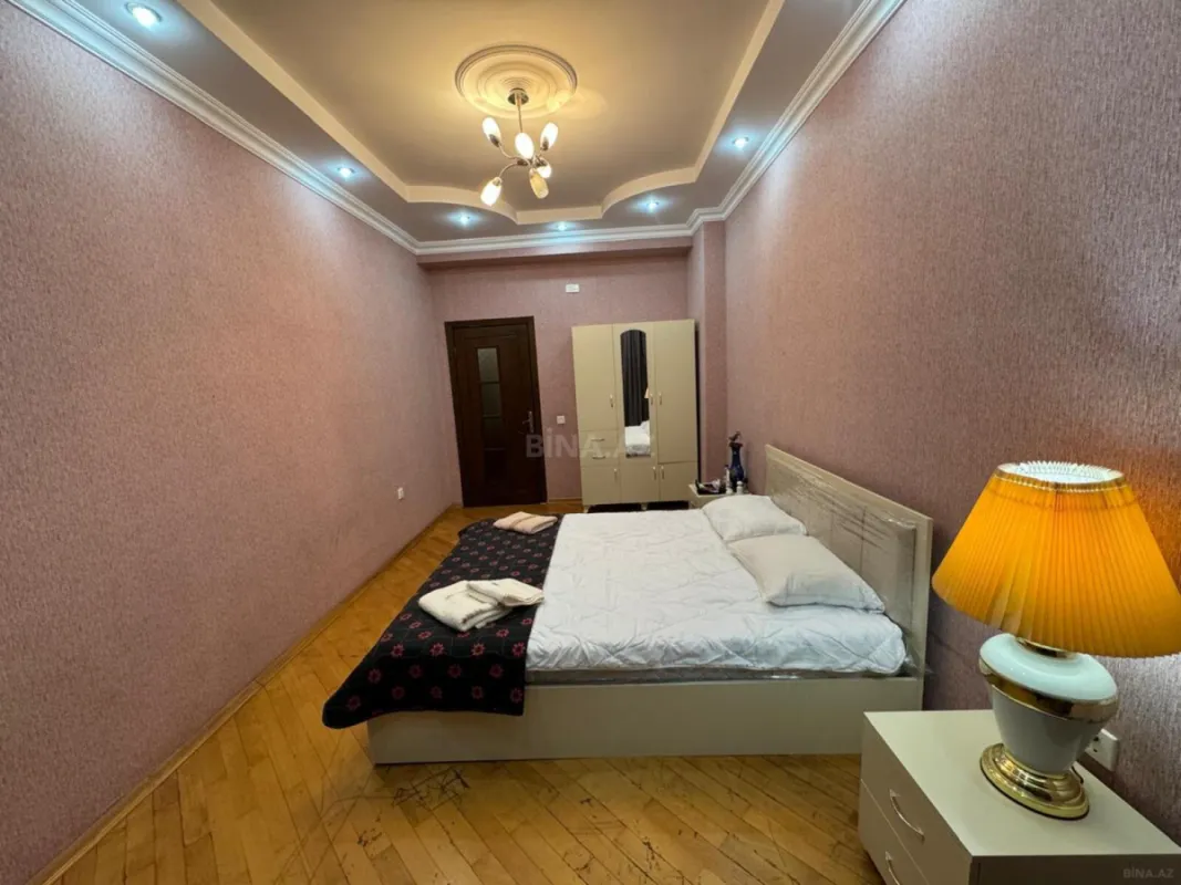 Satılır 2 otaqlı mənzil 117 m²