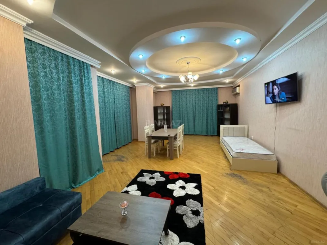 Satılır 2 otaqlı mənzil 117 m²