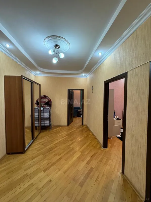 Satılır 2 otaqlı mənzil 117 m²
