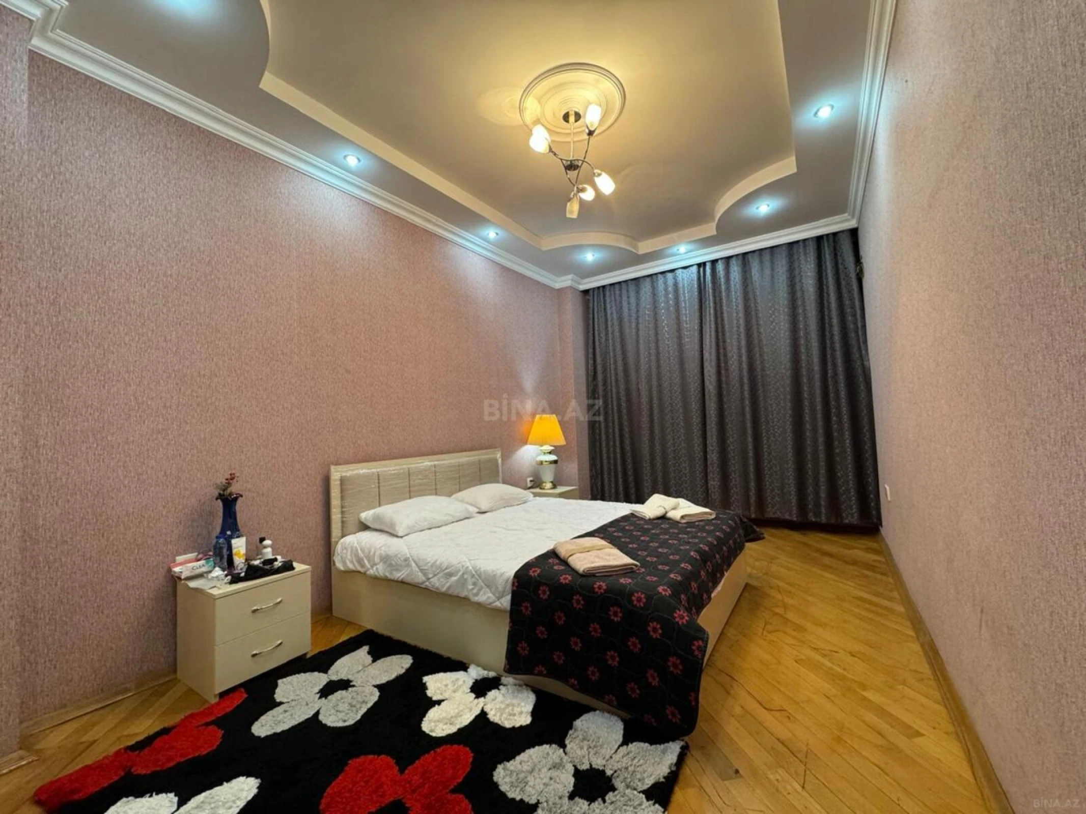 Satılır 2 otaqlı mənzil 117 m²