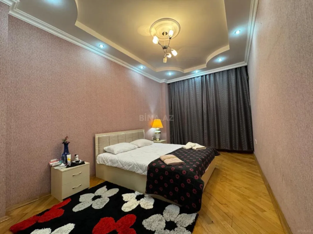 Satılır 2 otaqlı mənzil 117 m²