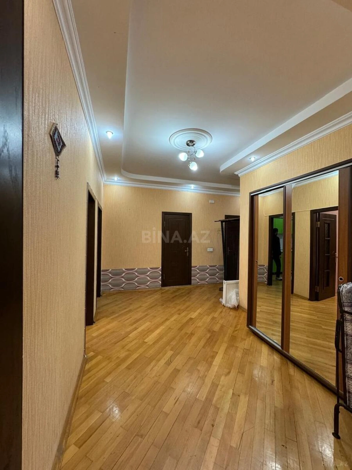 Satılır 2 otaqlı mənzil 117 m²