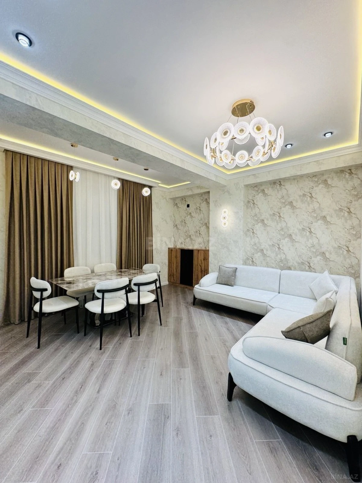 Satılır 3 otaqlı mənzil 107 m²