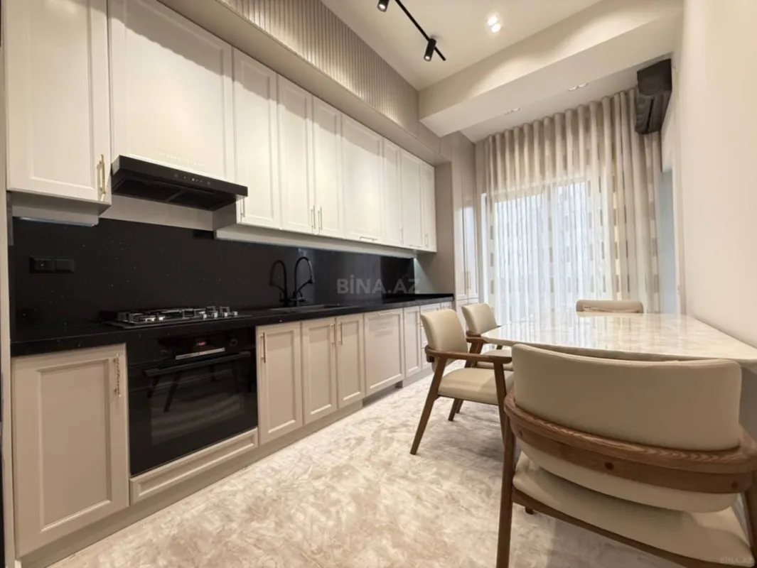 Kirayə verilir 3 otaqlı mənzil 130 m²