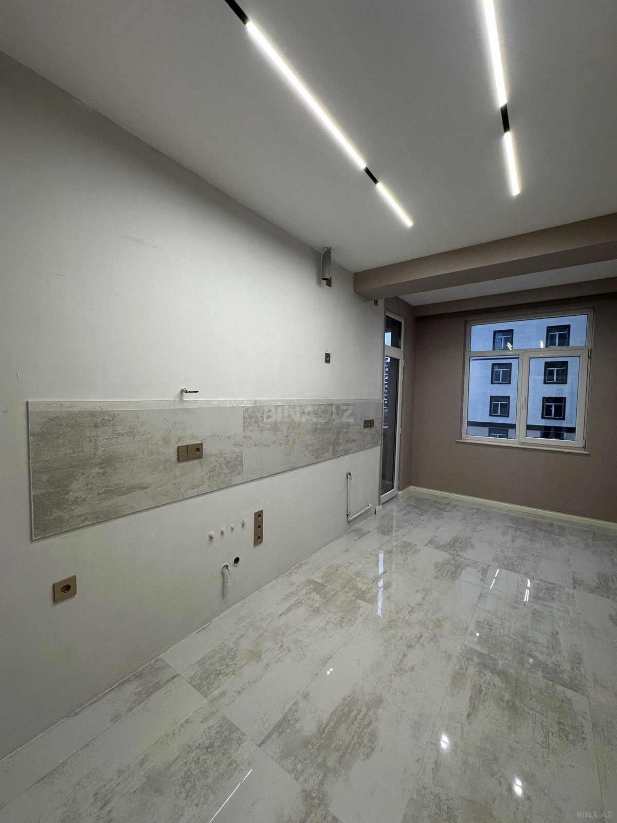 Satılır 3 otaqlı mənzil 107 m²
