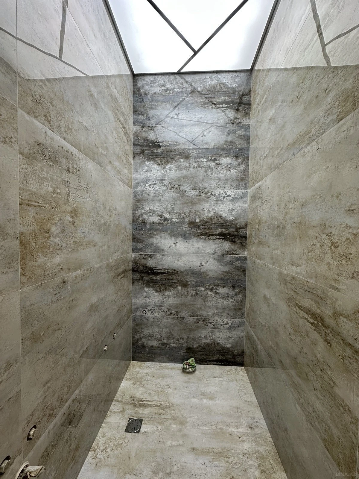 Satılır 3 otaqlı mənzil 107 m²