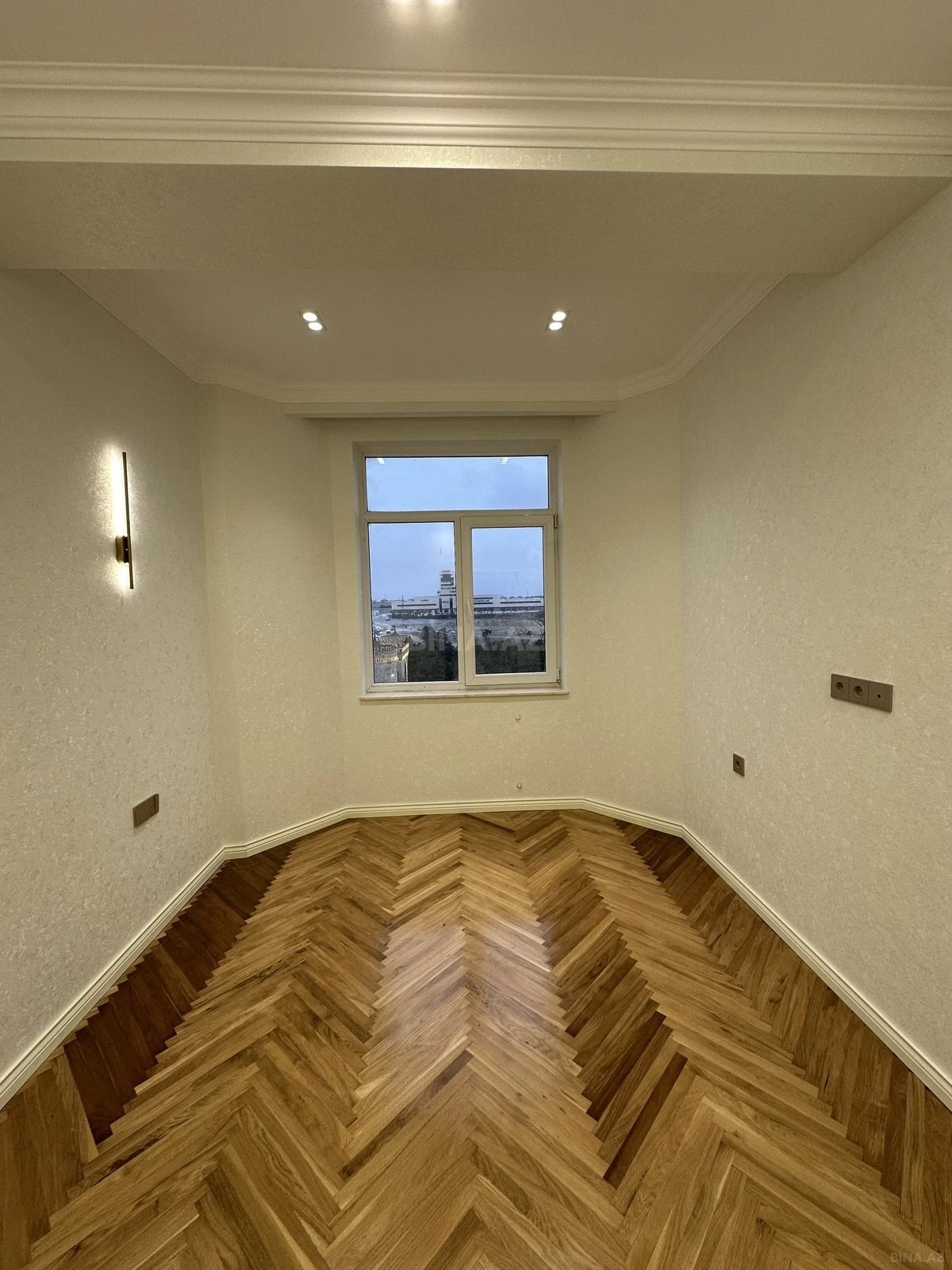 Satılır 3 otaqlı mənzil 107 m²
