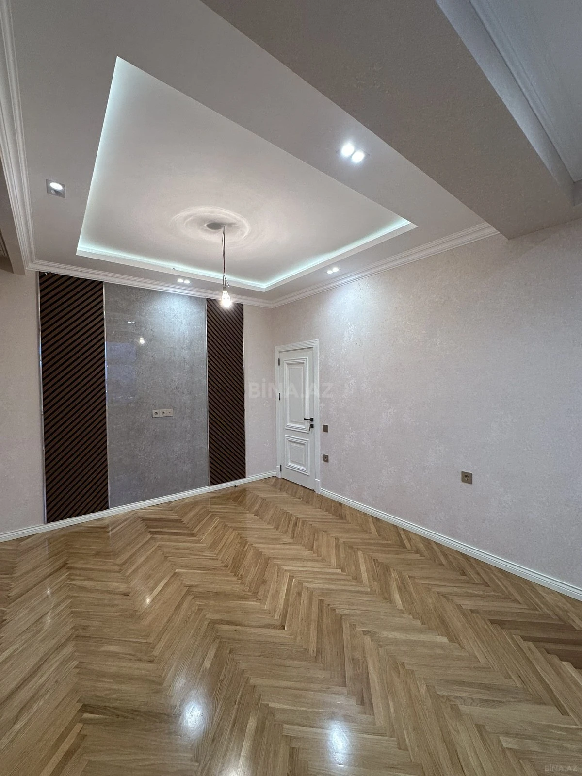 Satılır 3 otaqlı mənzil 107 m²