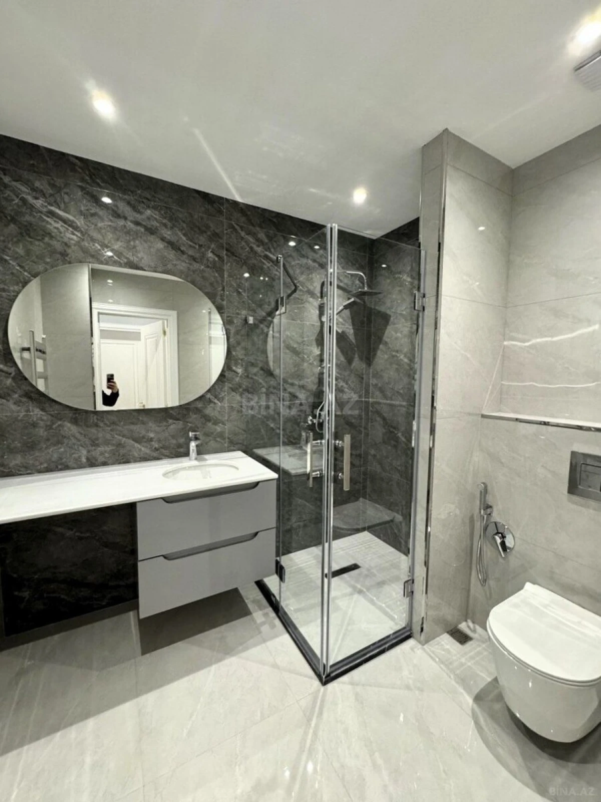 Satılır 3 otaqlı mənzil 98 m²