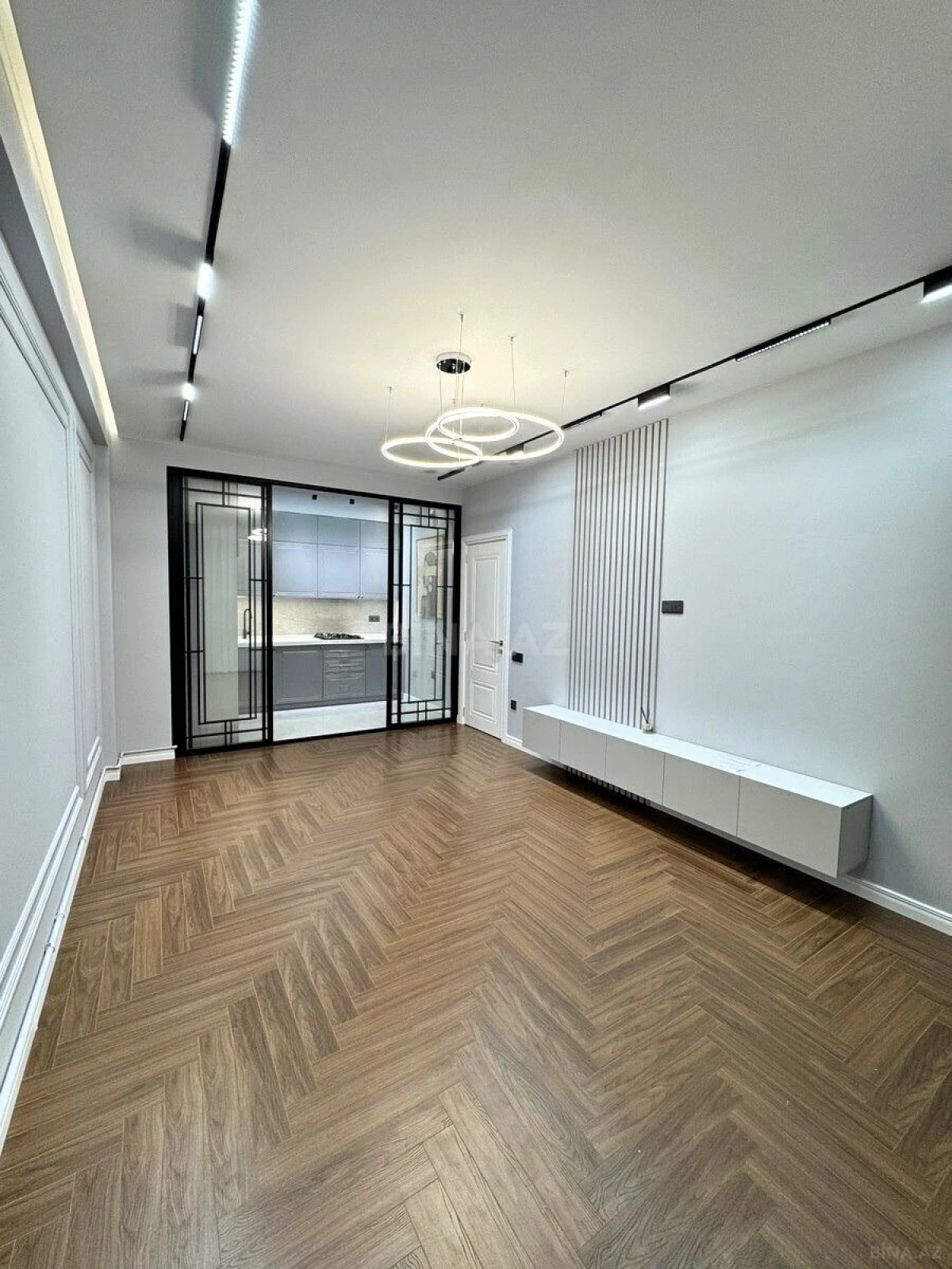 Satılır 3 otaqlı mənzil 98 m²