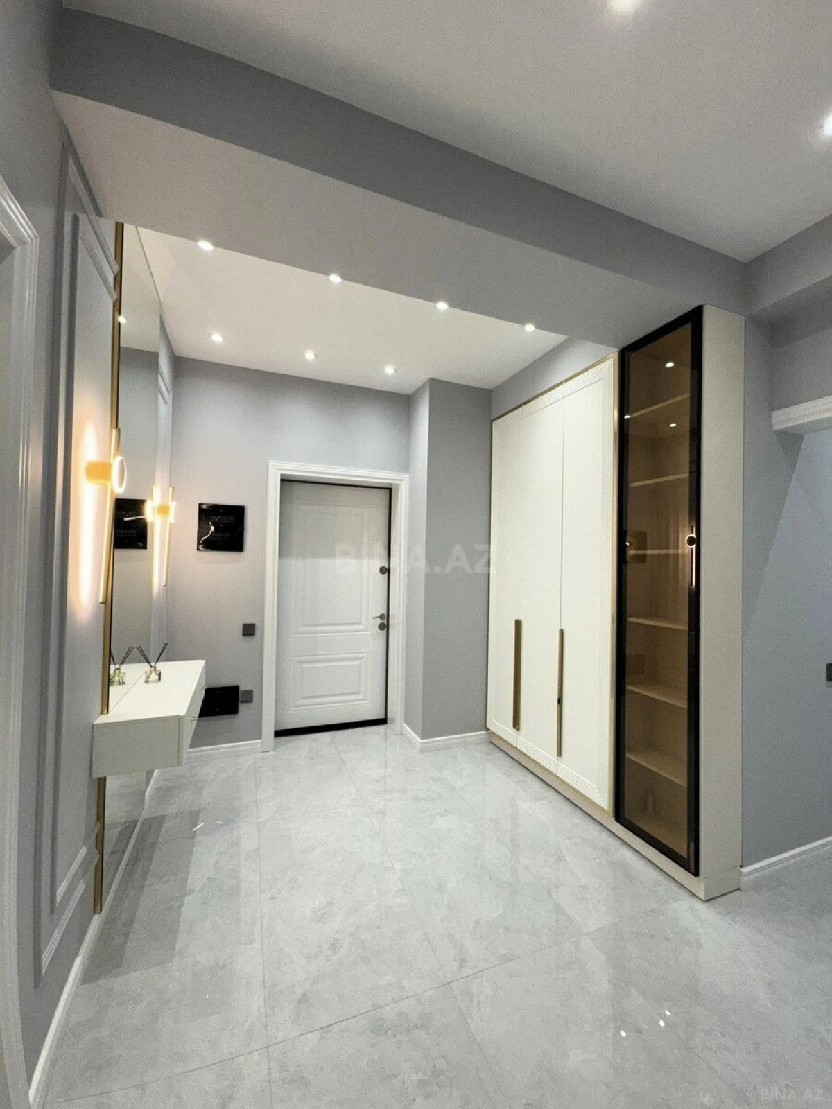 Satılır 3 otaqlı mənzil 98 m²