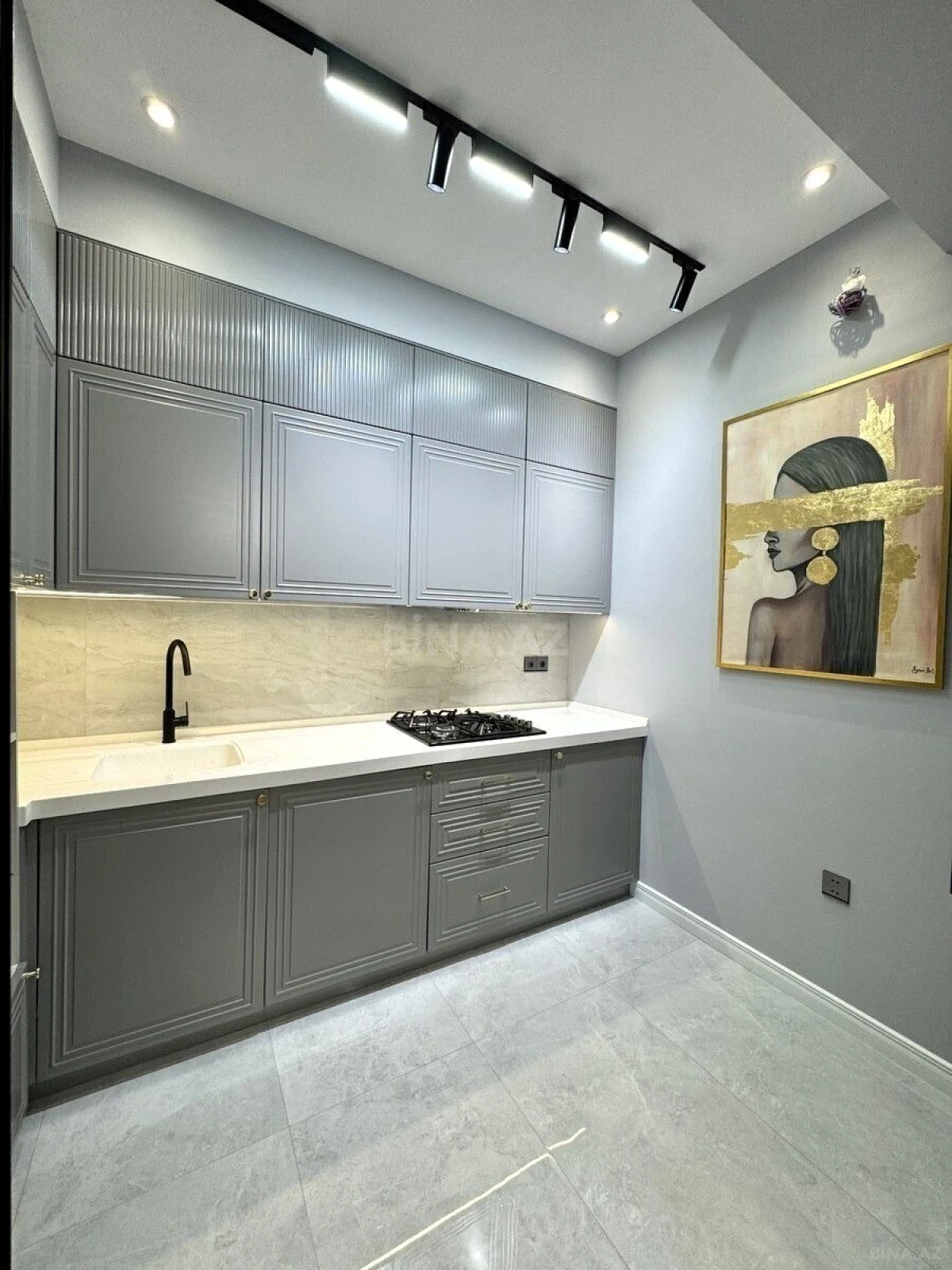 Satılır 3 otaqlı mənzil 98 m²