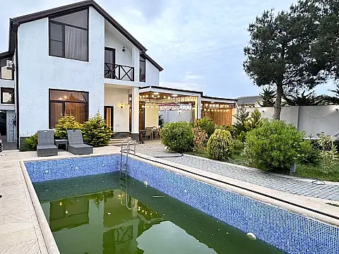 Satılır 5 otaqlı həyət evi 270 m²