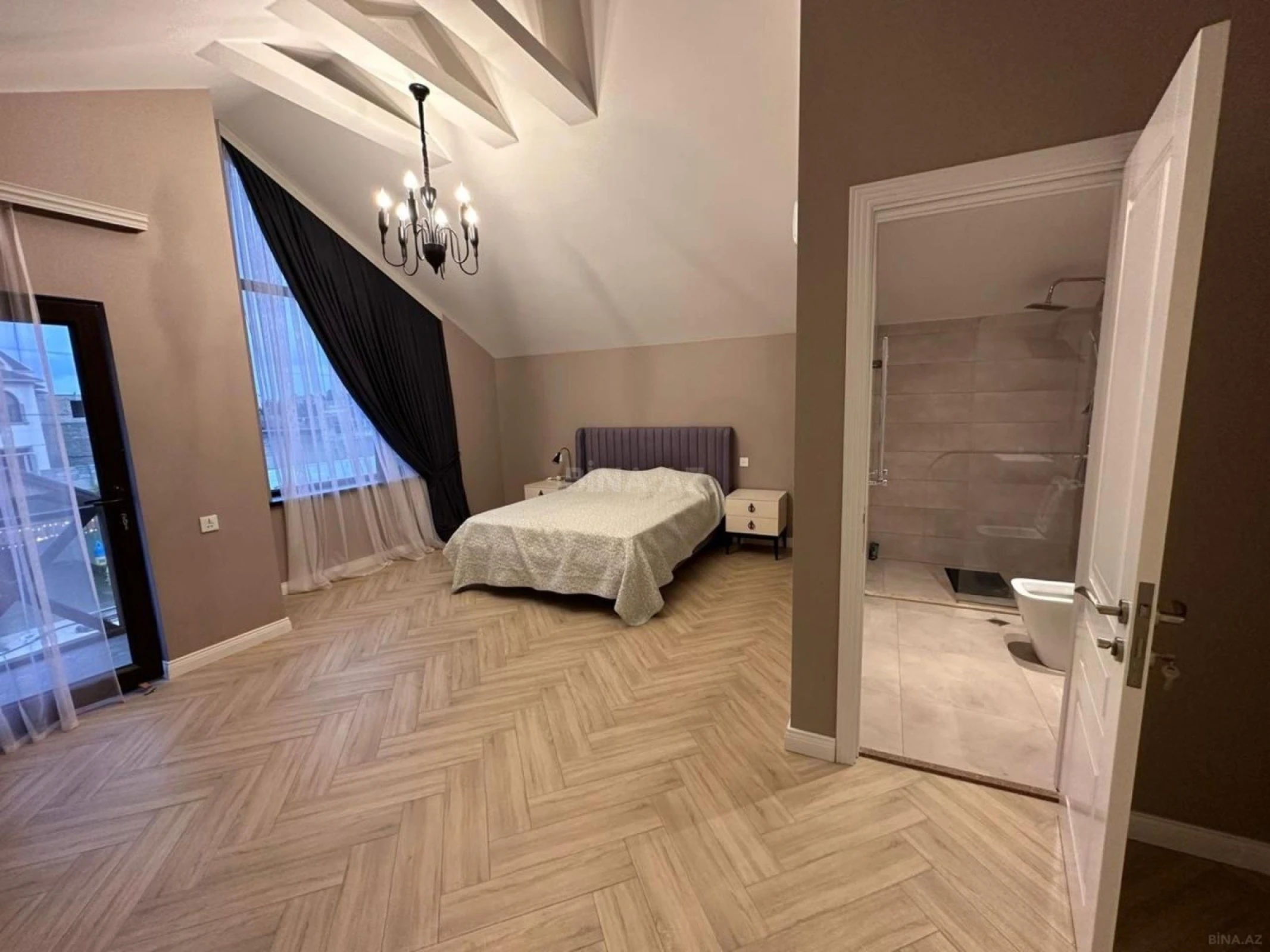 Satılır 5 otaqlı həyət evi 270 m²