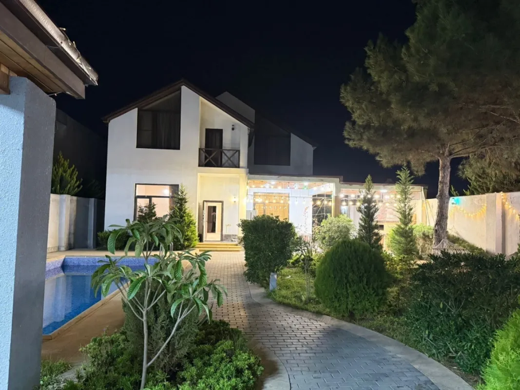 Satılır 5 otaqlı həyət evi 270 m²