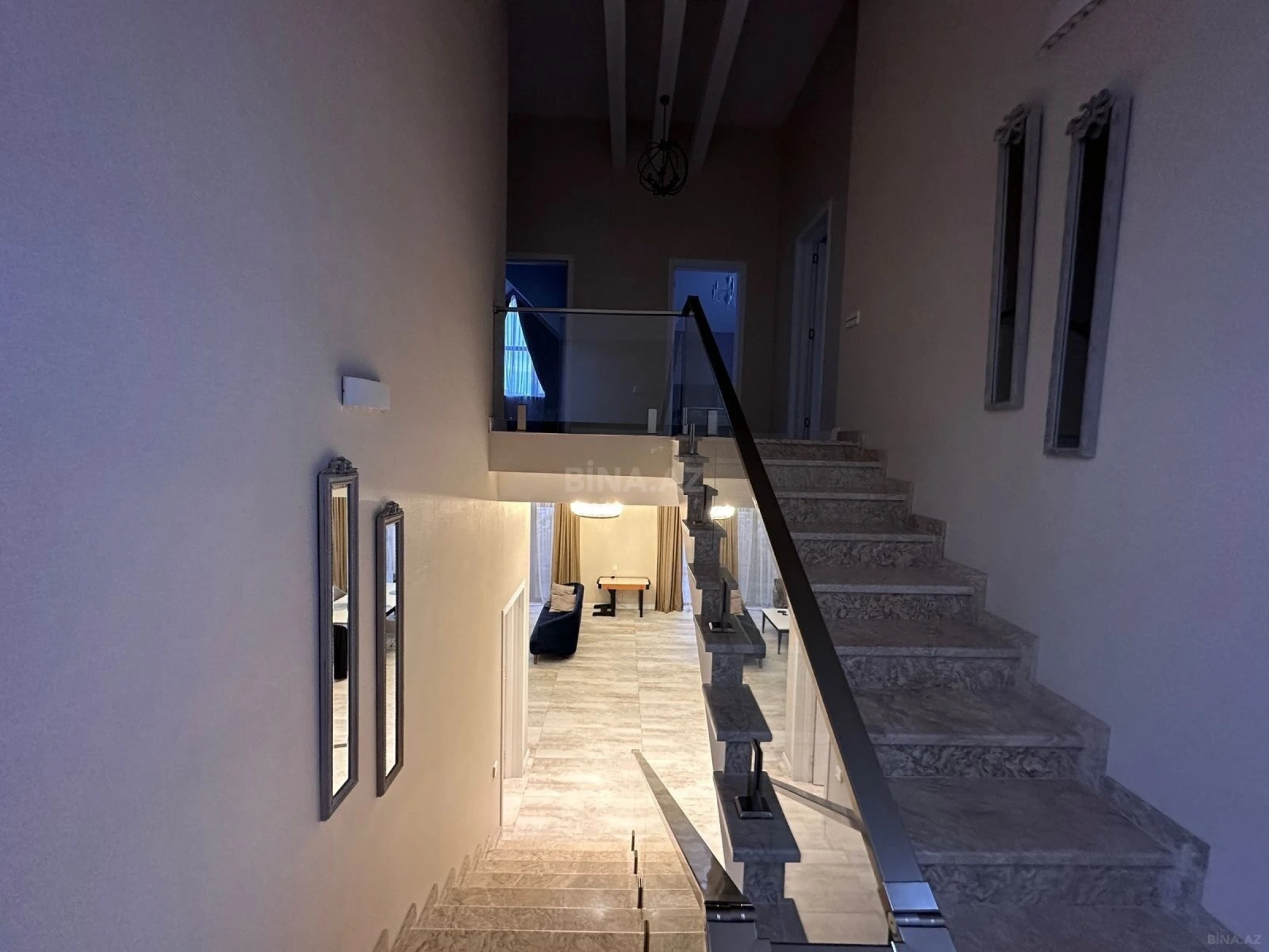 Satılır 5 otaqlı həyət evi 270 m²