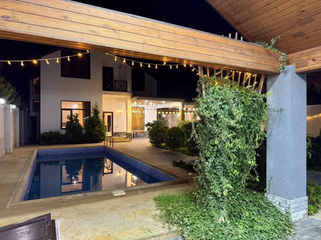 Satılır 5 otaqlı həyət evi 270 m²