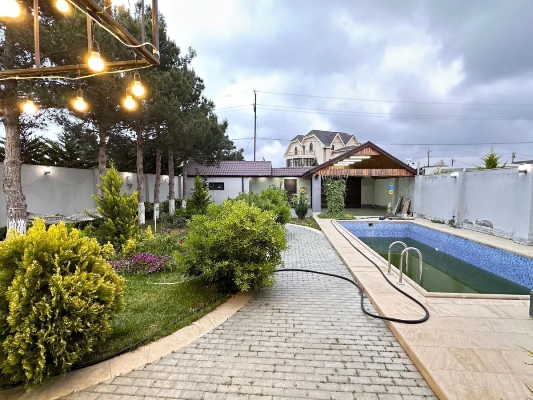 Satılır 5 otaqlı həyət evi 270 m²