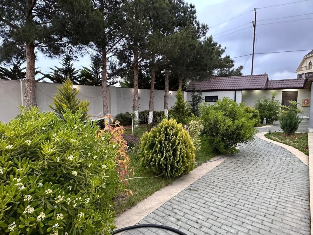 Satılır 5 otaqlı həyət evi 270 m²