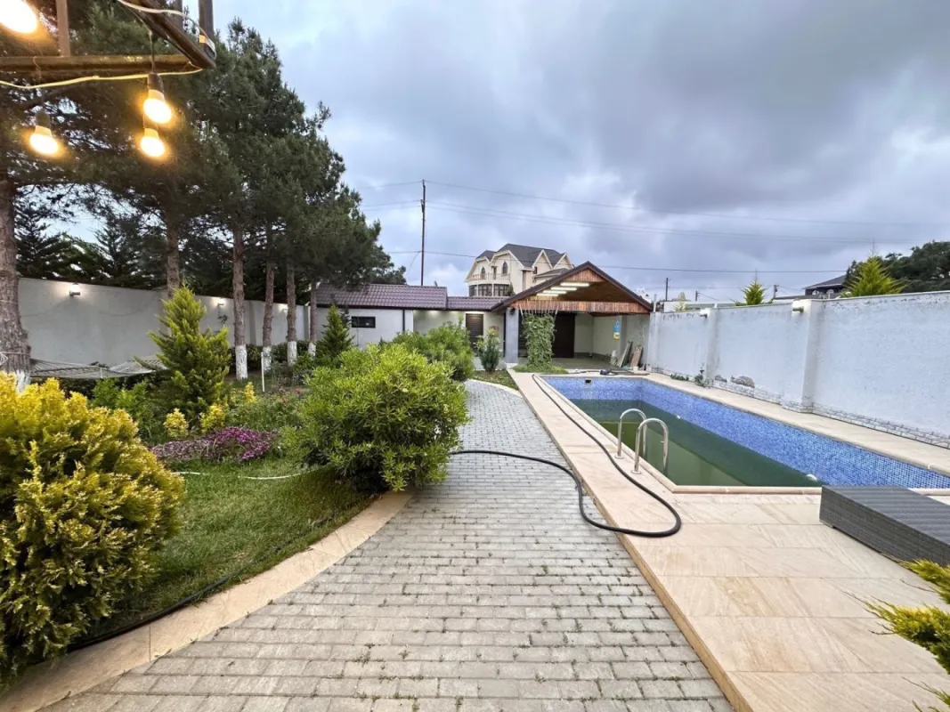 Satılır 5 otaqlı həyət evi 270 m²