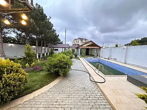 Satılır 5 otaqlı həyət evi 270 m²