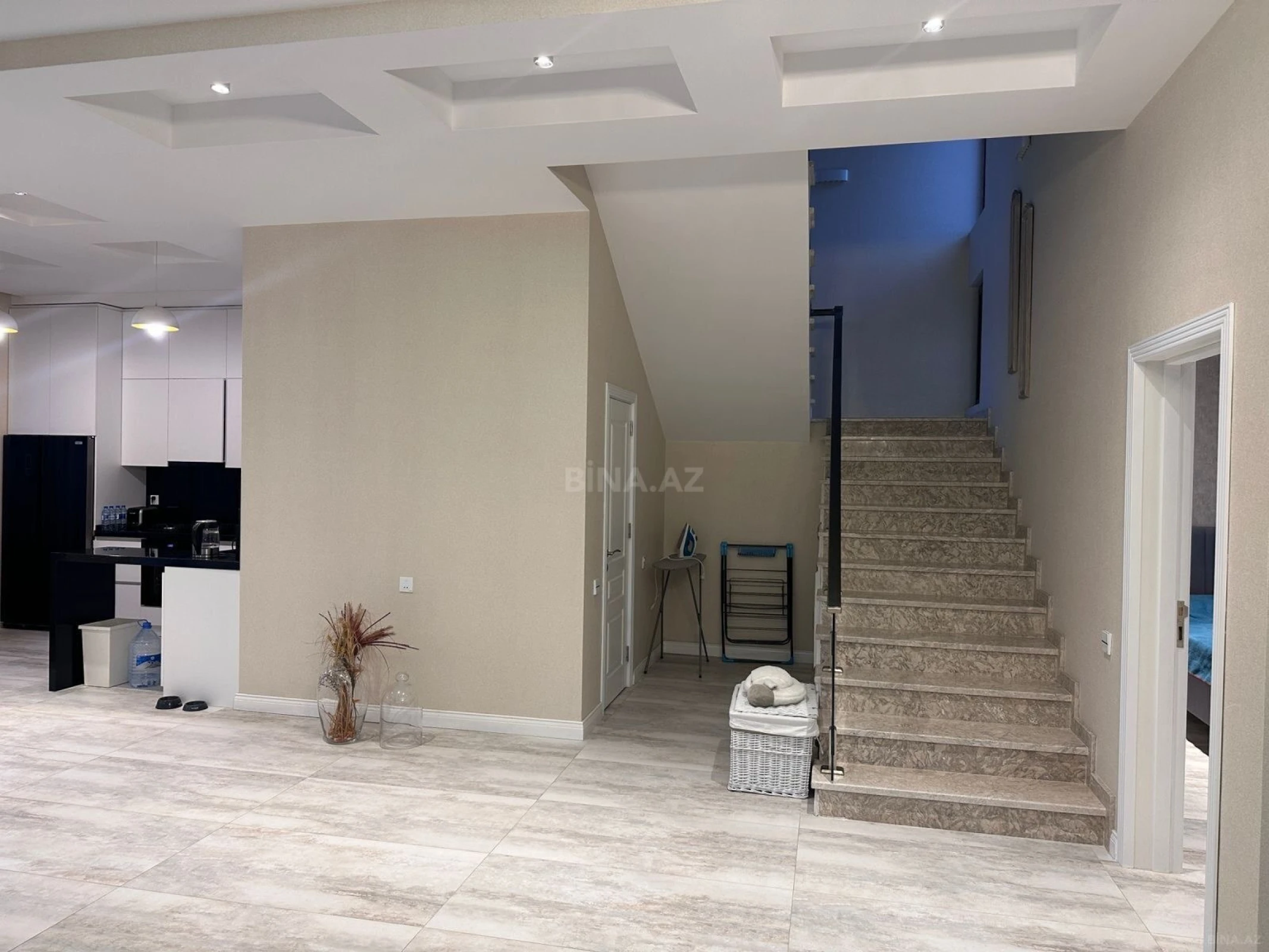 Satılır 5 otaqlı həyət evi 270 m²
