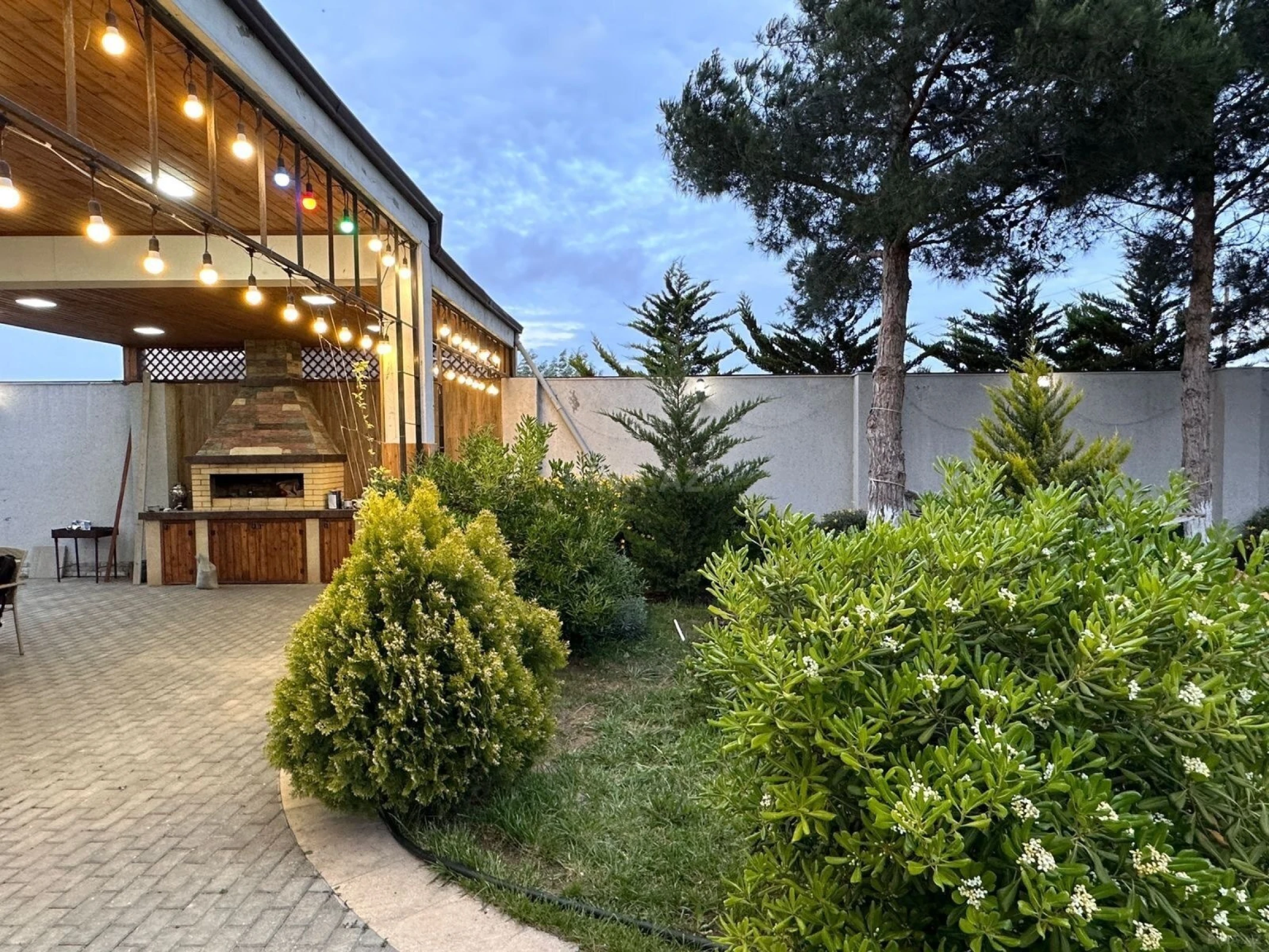 Satılır 5 otaqlı həyət evi 270 m²