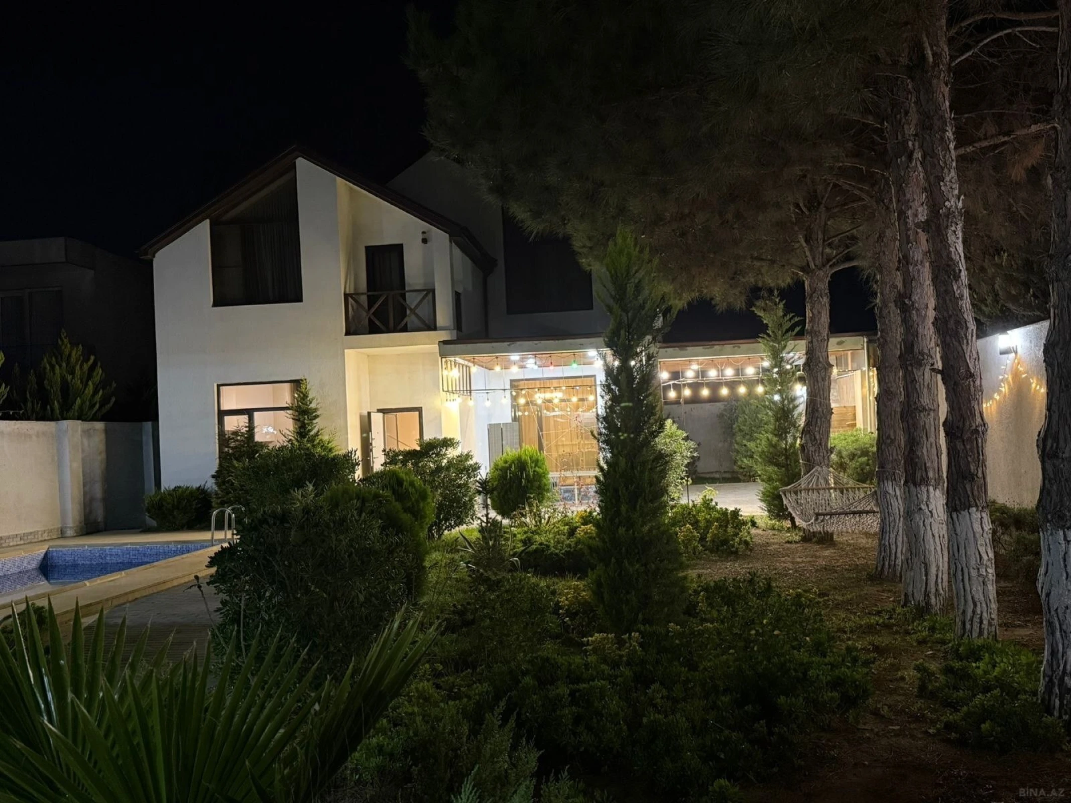 Satılır 5 otaqlı həyət evi 270 m²