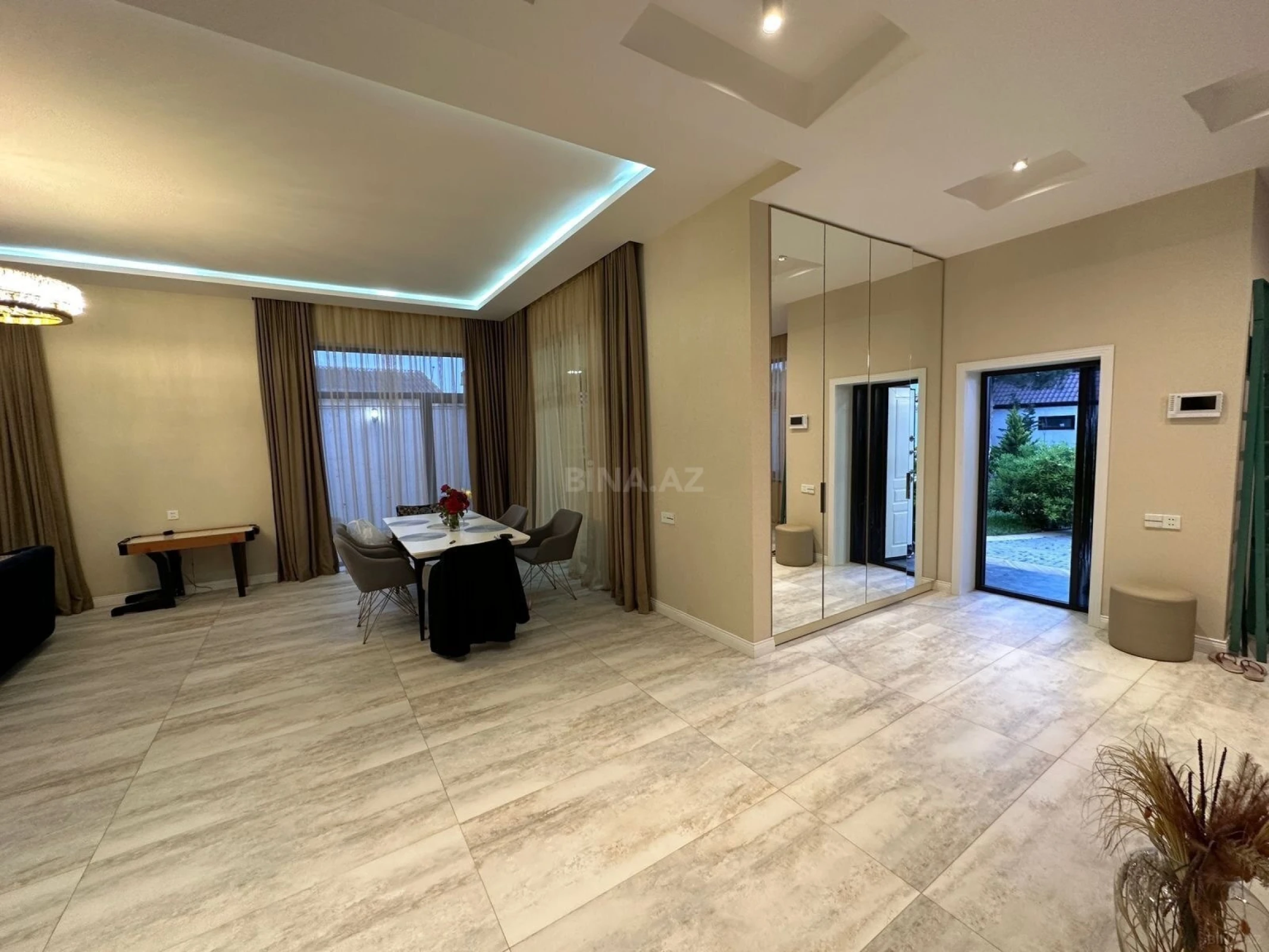 Satılır 5 otaqlı həyət evi 270 m²