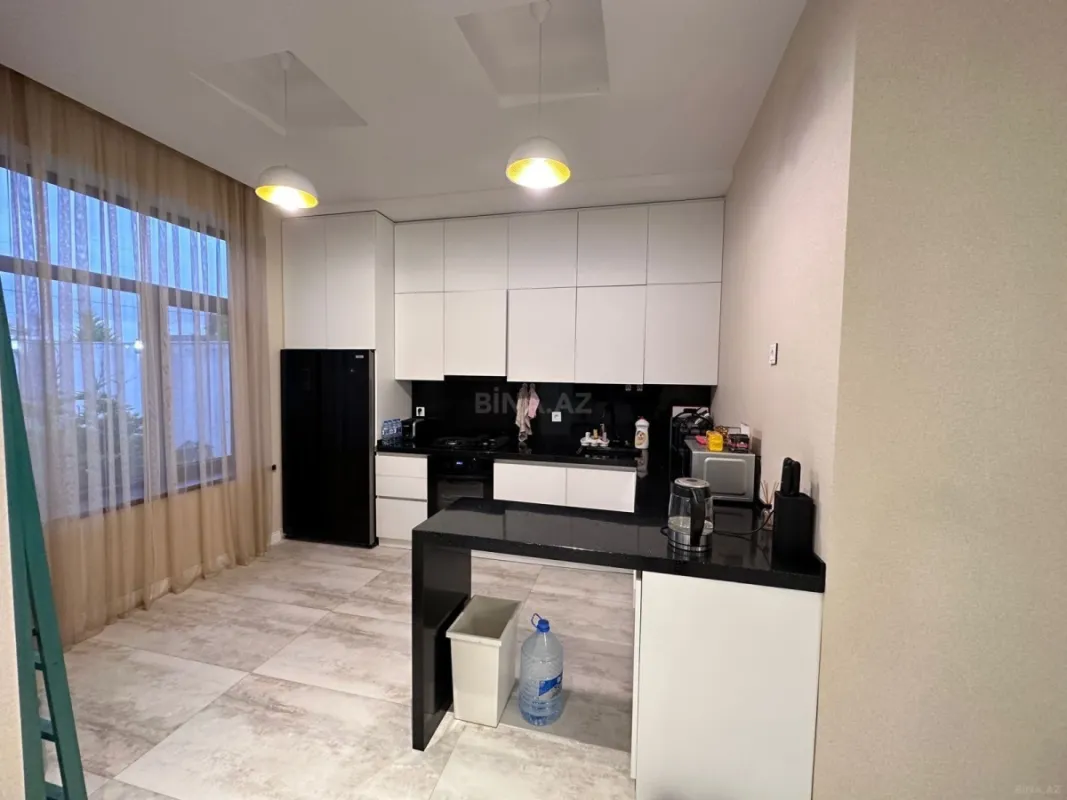 Satılır 5 otaqlı həyət evi 270 m²