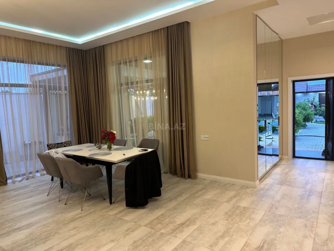 Satılır 5 otaqlı həyət evi 270 m²
